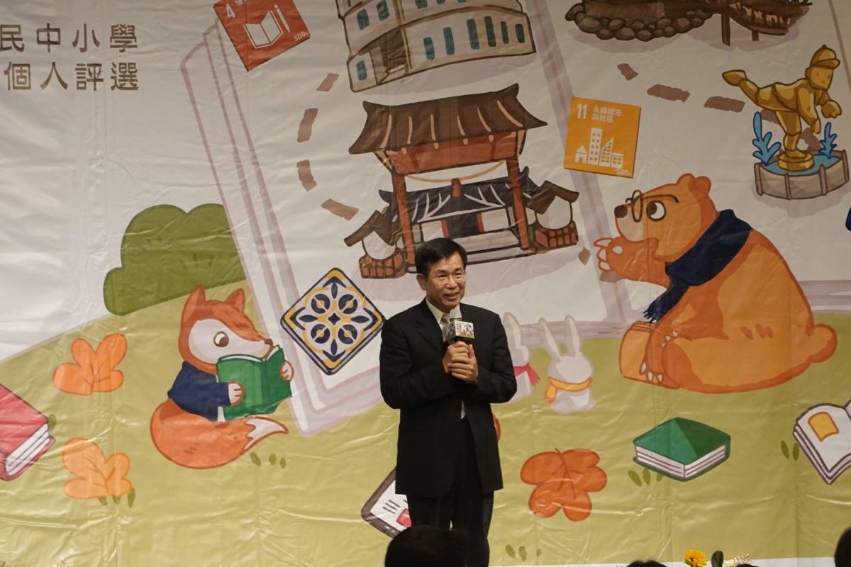 教育部長潘文忠宣布閱讀經費獨立編列,穩定閱讀資源