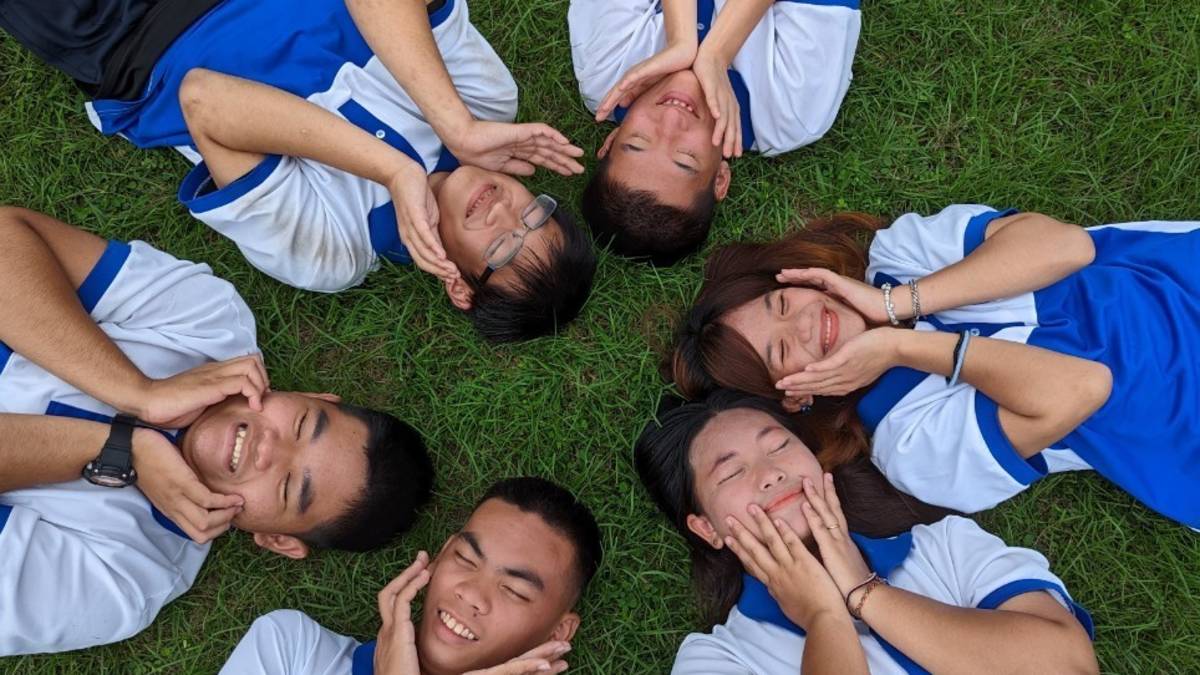 欣怡與班上同學感情很好
