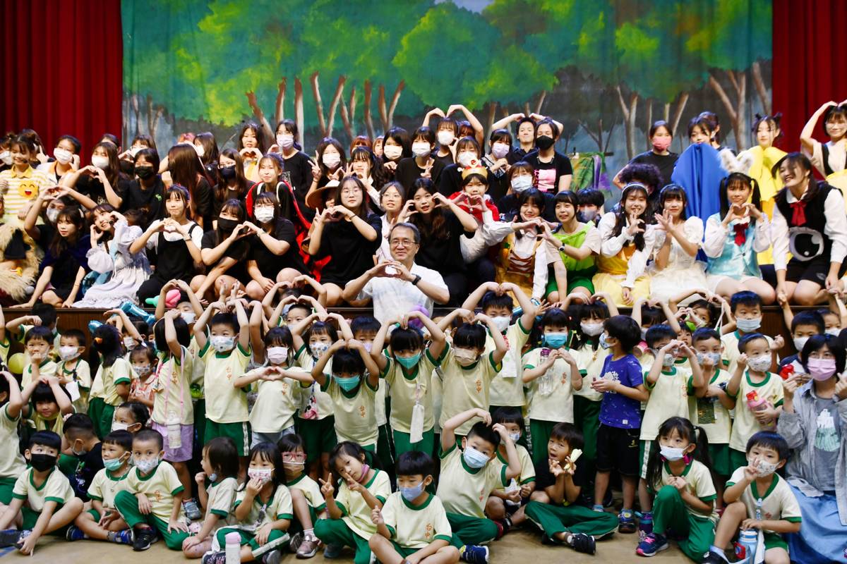 幼保科戲劇公演大合照