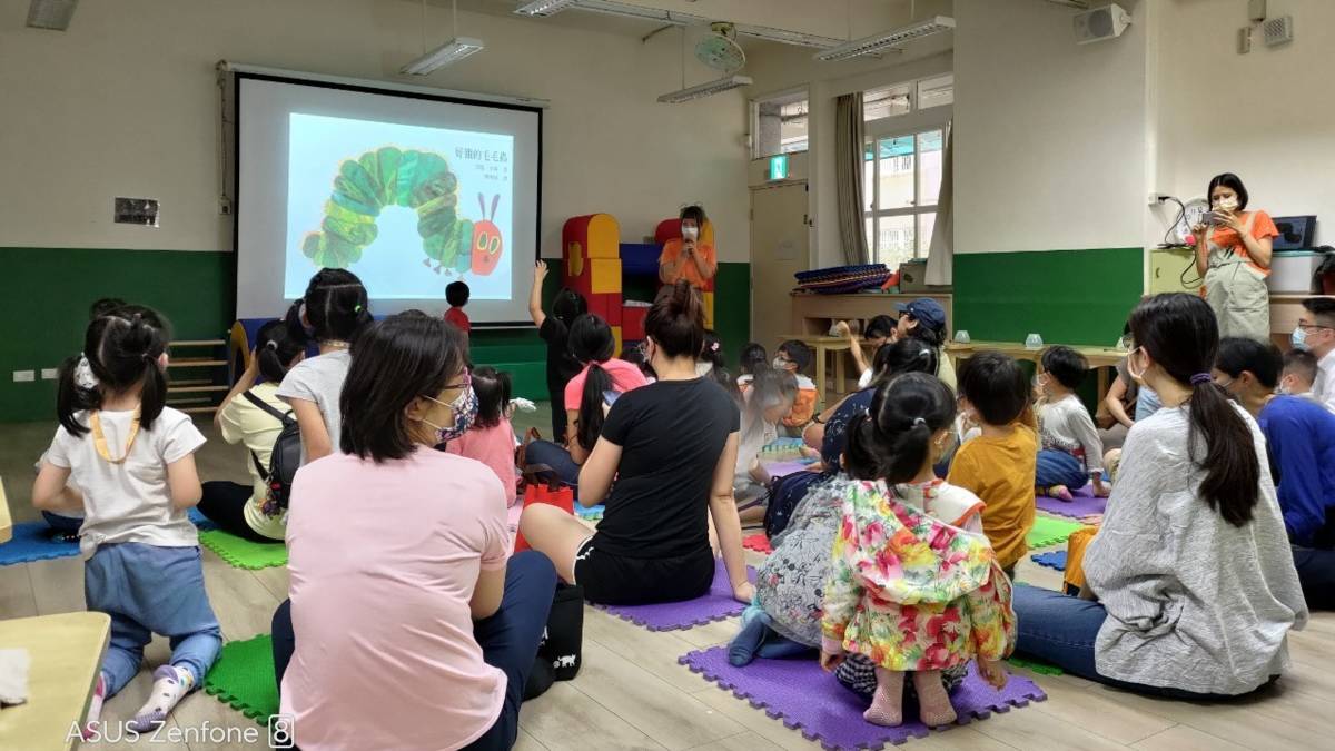 福智文教基金會信中非營利幼兒園親子共讀時間