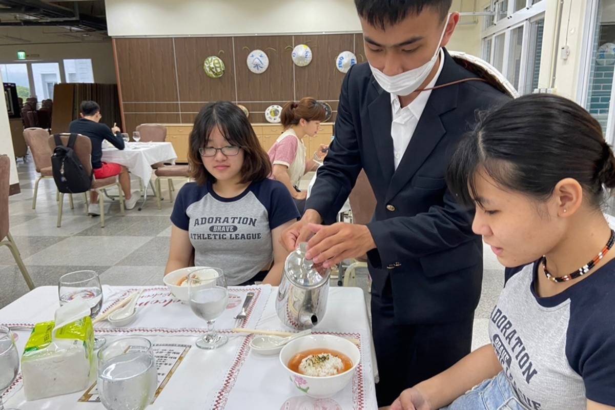 臺東專科學校餐旅管理科五專三校內實習課程，以食米教育為主軸，研發多道創意米食料理，並於校內辦理餐會，展現成果。