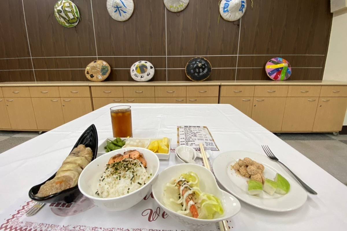 臺東專科學校餐旅管理科五專三校內實習課程，以食米教育為主軸，研發多道創意米食料理，並於校內辦理餐會，展現成果。