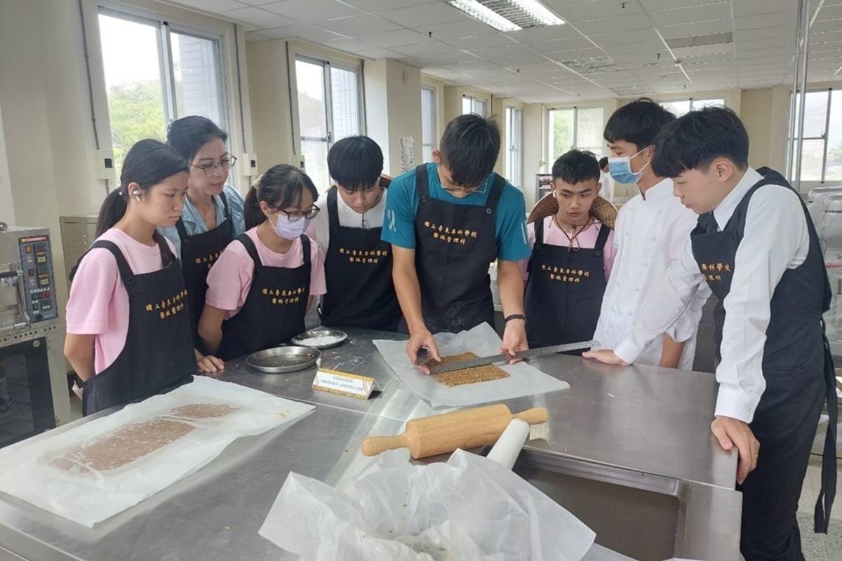 臺東專科學校餐旅管理科五專三校內實習課程，以食米教育為主軸，研發多道創意米食料理，並於校內辦理餐會，展現成果。