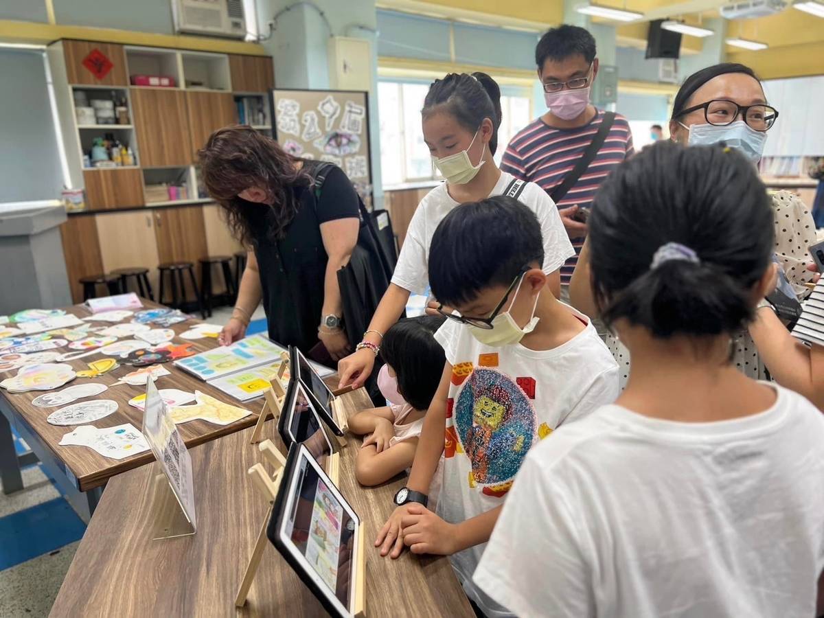 美術班成果展吸引親師生參觀