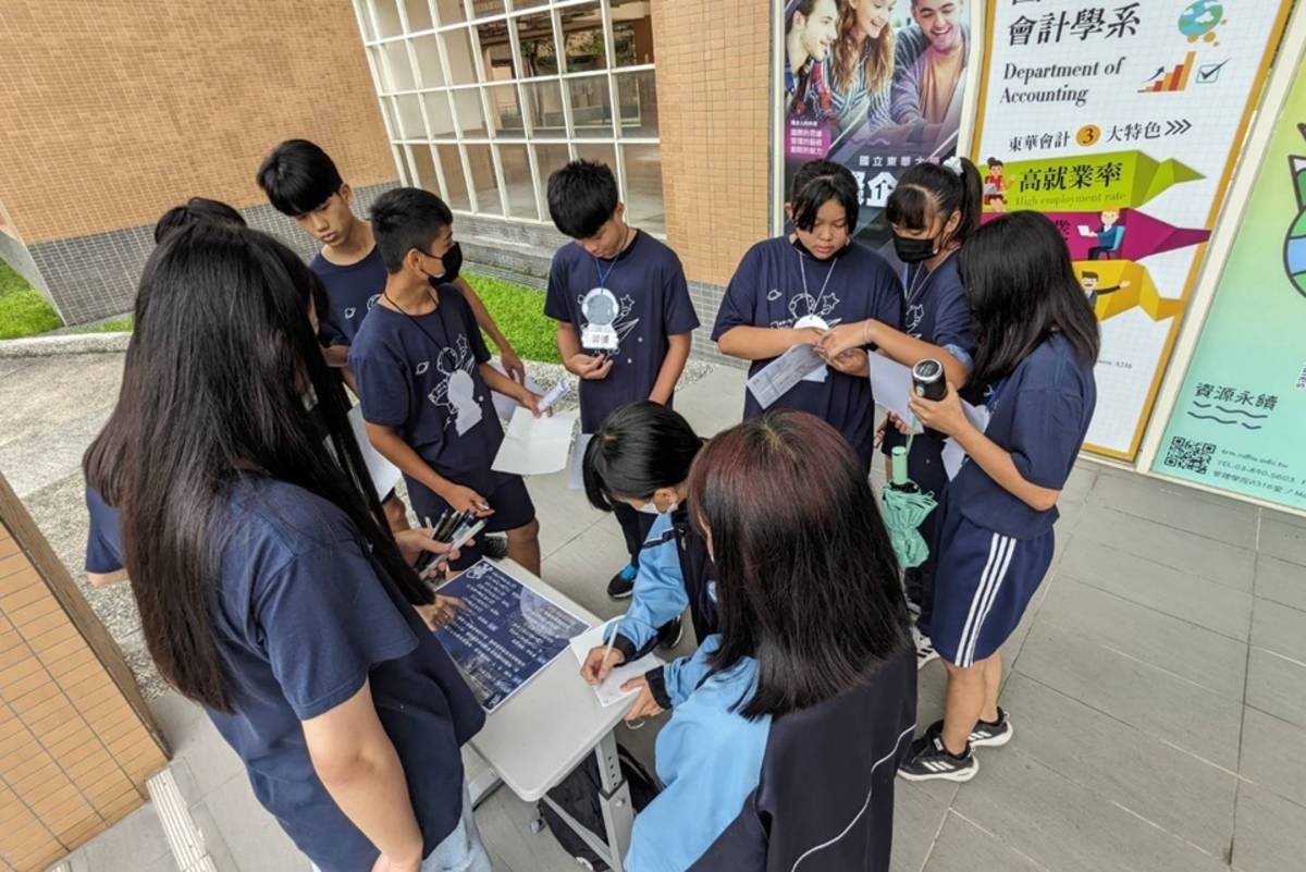 學生闖關必須解數學題