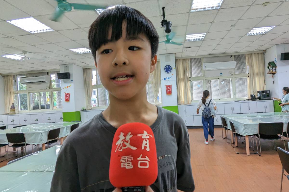 北市銘傳國小六年級陳理威以「斯特魯普效應」為主題，進行「顏色與文字實驗 」的獨立研究