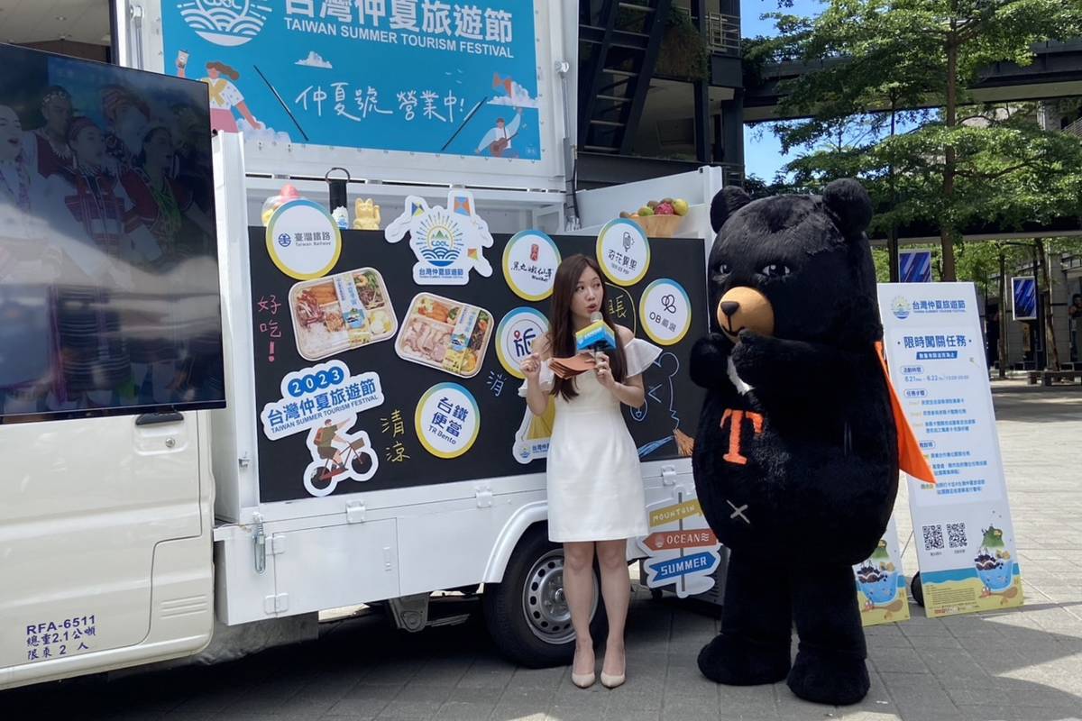 今年特別打造「仲夏巡迴車」，將進行14場巡迴展演。