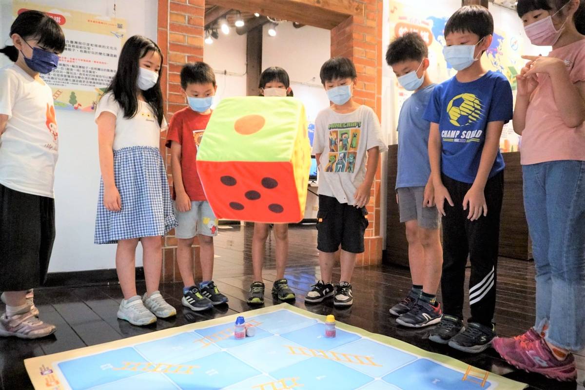 臺北市鄉土教育中心二樓特展室6/27-8/27展出不同國家的傳統遊戲 