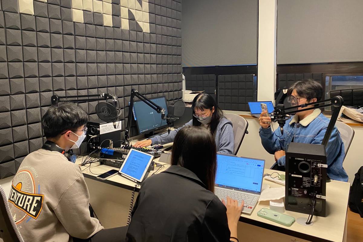 學生錄製《藝術任意門》Podcast節目