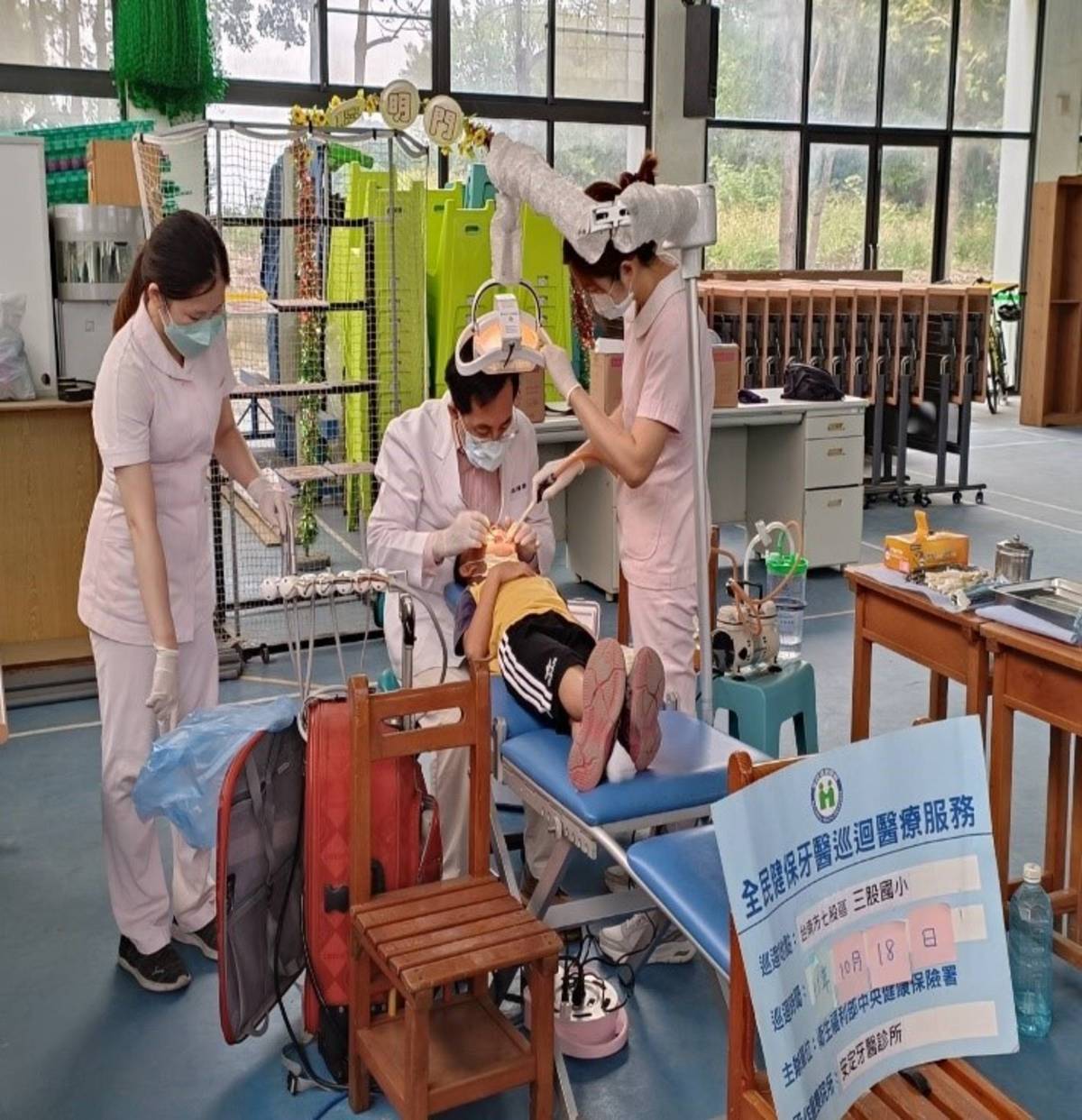 七股區三股國小牙科診療情形前後比較(設置前-風雨球場內)