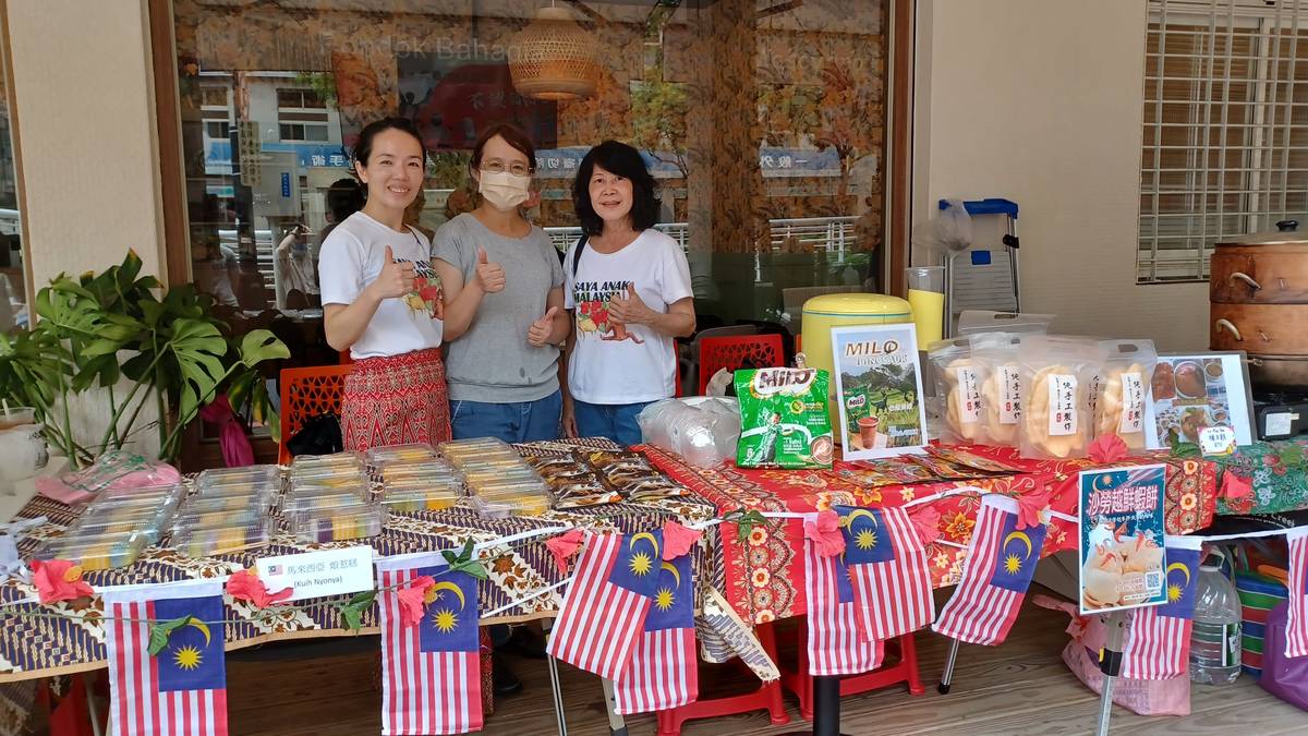 參與文化市集擺攤的馬來西亞新住民，Cherrie, Tiffany和愛蓮。