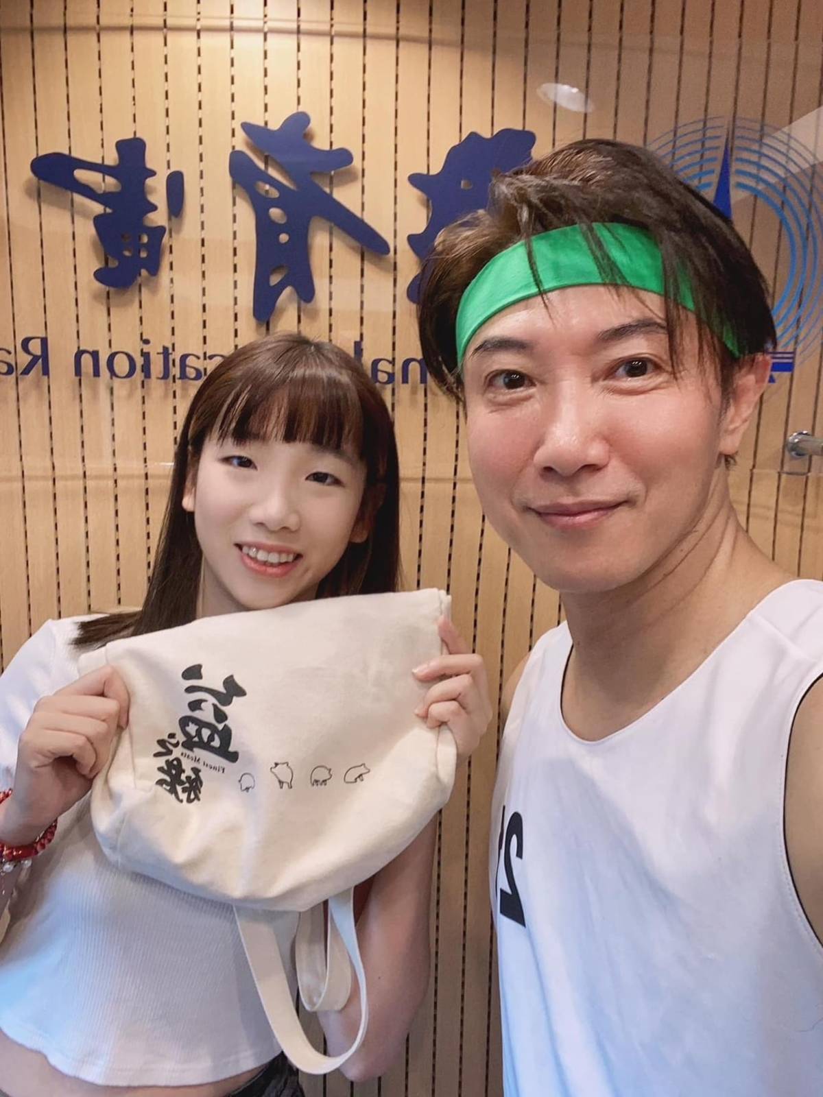 第四代的芯妤喜歡交朋友，熱情的介紹肉品生產的流程、企業的歷史軌跡，從她的一言一行中，我們能夠感受那份對肉品的尊重與重視。