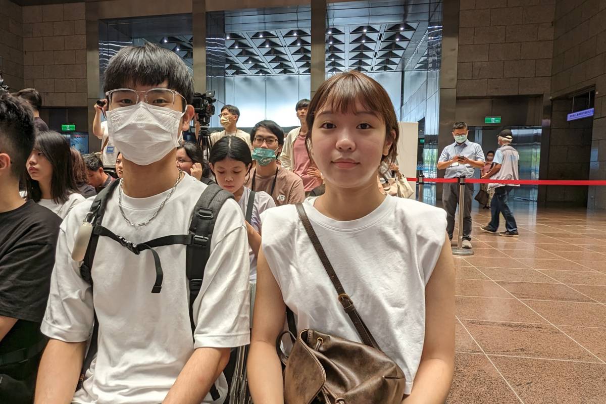周先生認為，沒有要求工作能力、薪水高於平均值的工作，都要格外小心。