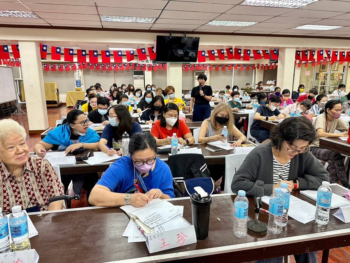 勤嬉創意整合有限公司的負責人陳思伶老師擔任講座