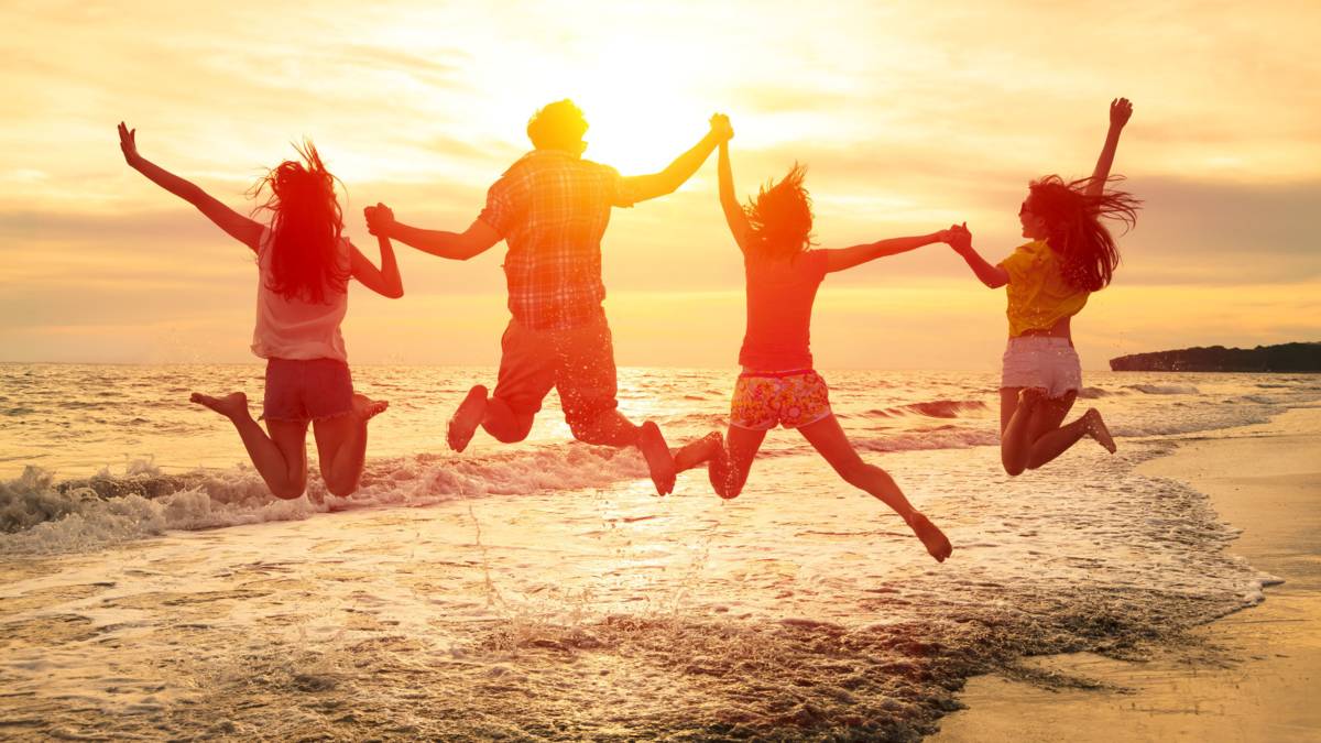 A small talk – Summer activities at the beach (夏天到海邊玩吧!)