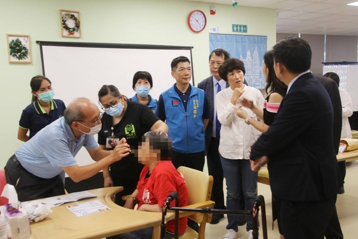 臺東縣政府與高醫大及小港醫院團隊合作，今(12)日起一連3天啟動咀嚼吞嚥照護衛教，及口腔機能篩檢服務。