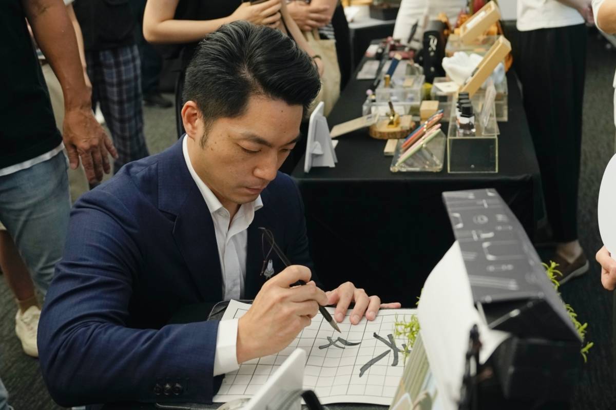 北市蔣萬安市長體驗文創品牌產品