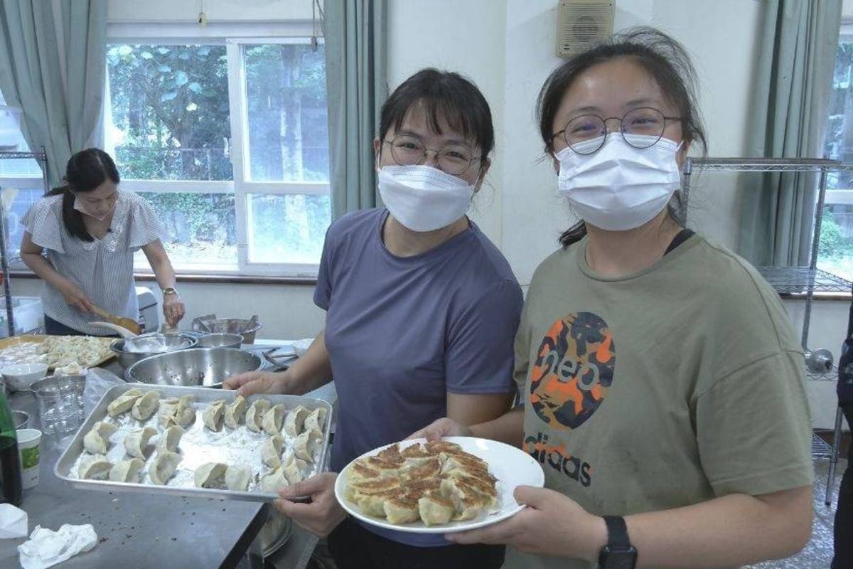 學員學習製作野菜煎餃