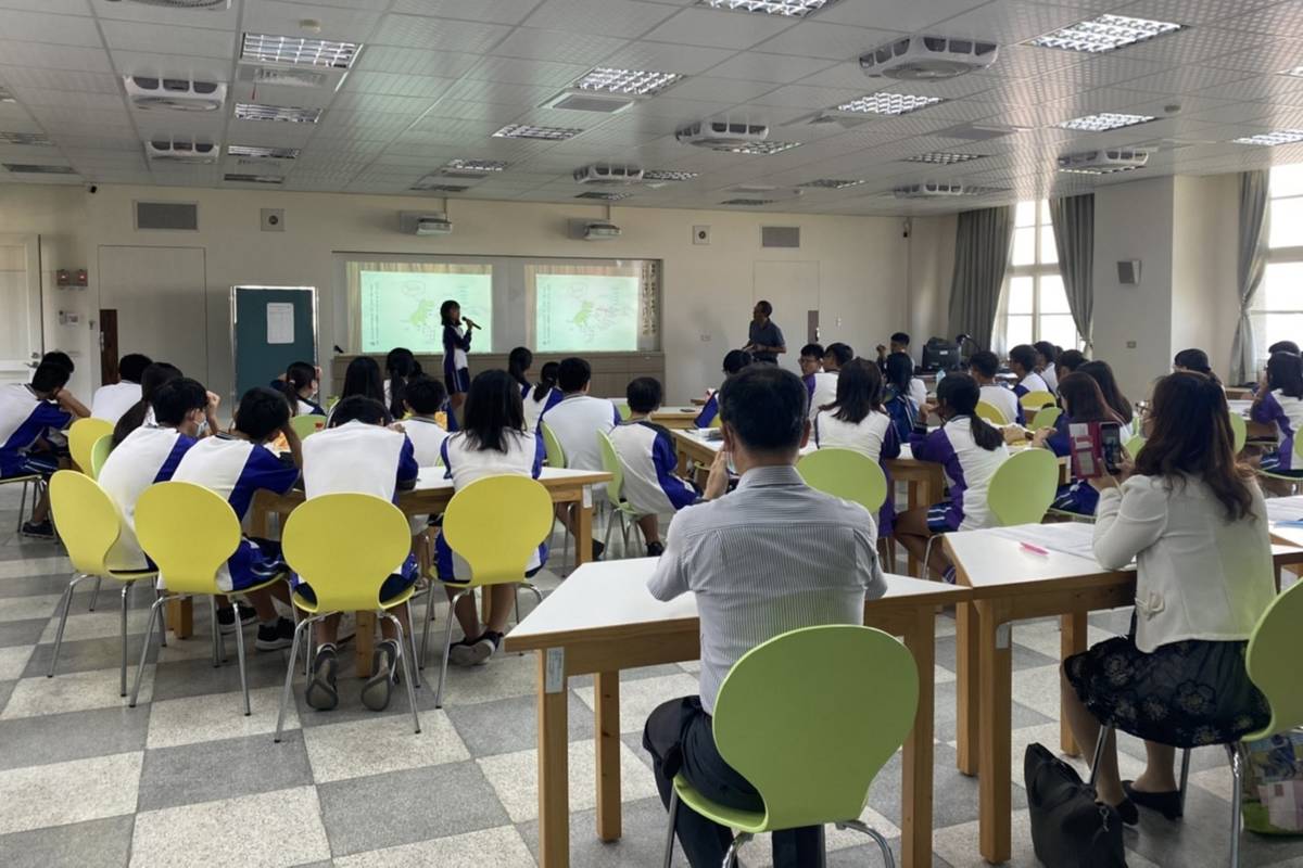 國立溪湖高中開設「青年探索家」課程，學生上台報告心得