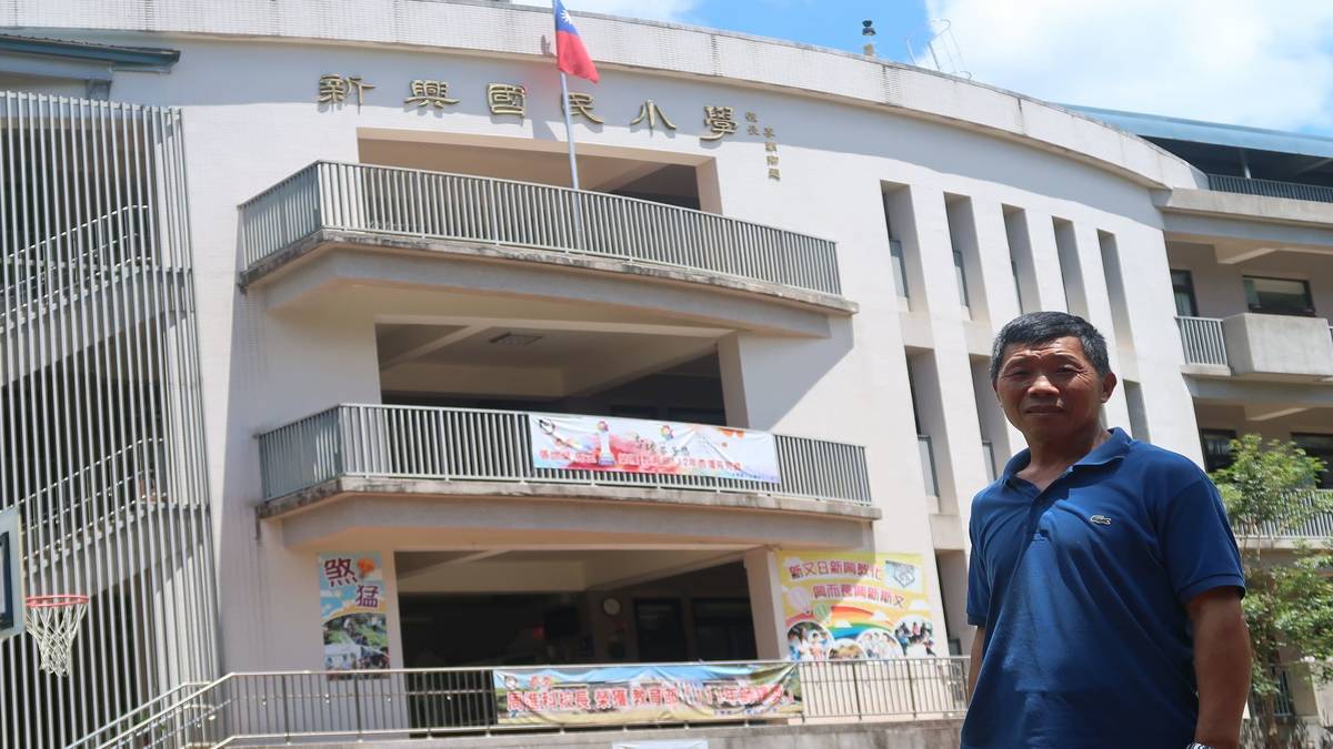 張世榮先生在水里新興國小服務30年