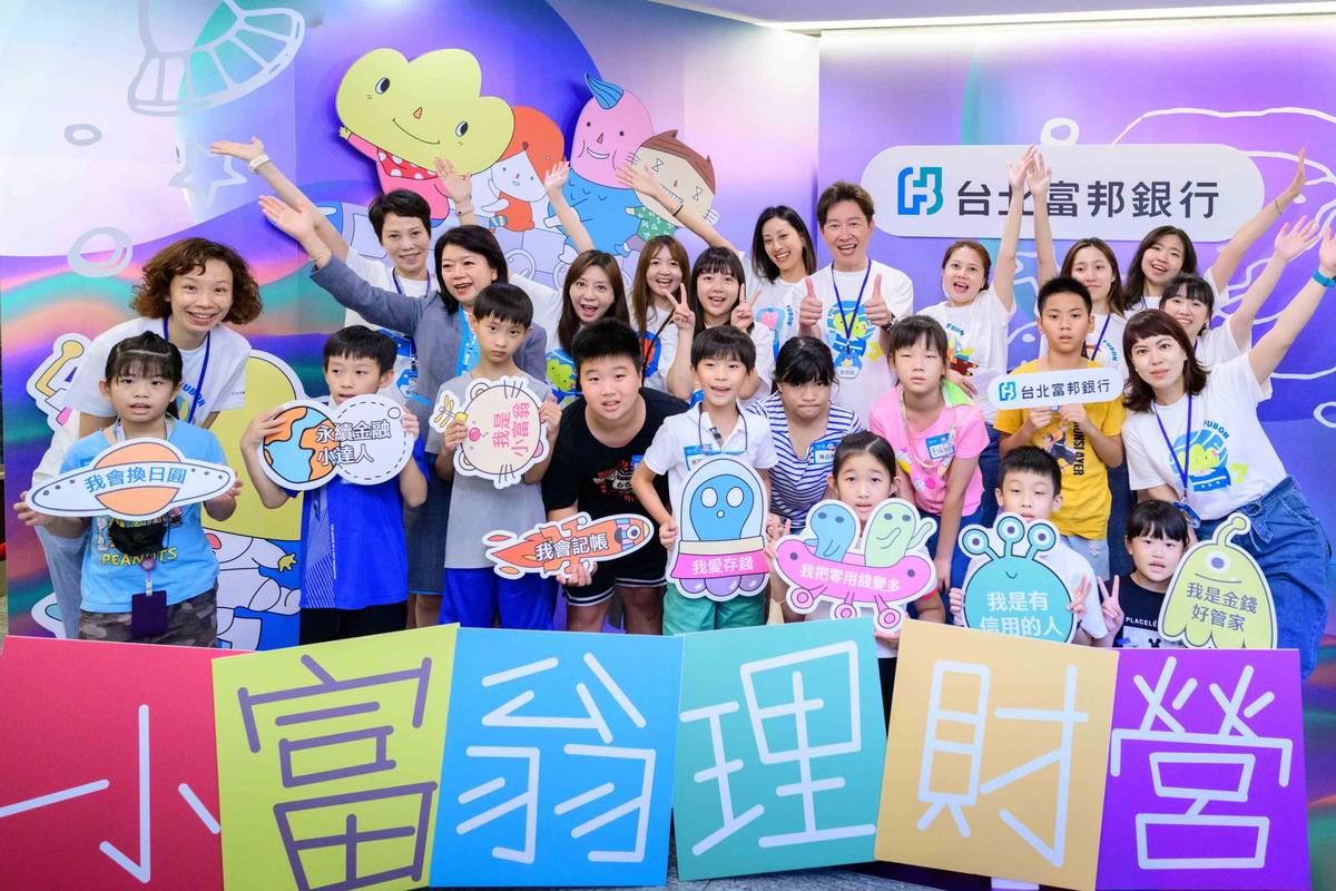 國內銀行業者推出暑期「小富翁理財營」，培養學童正確理財觀念