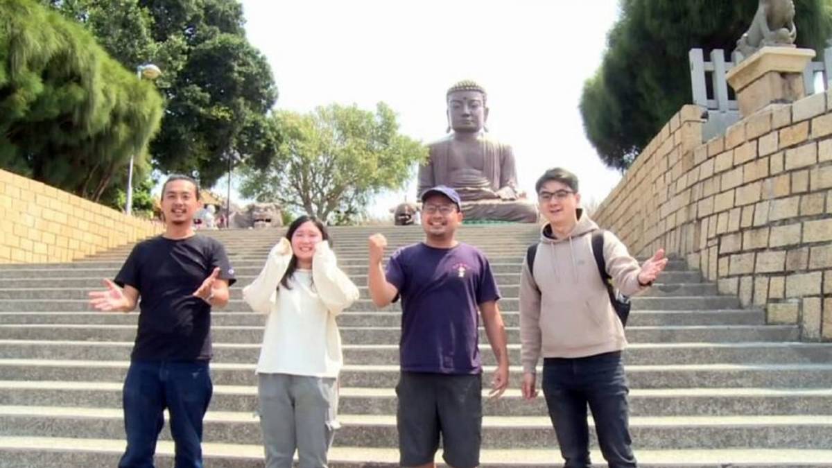 彰化八卦山「輪迴渡劫」　勇闖南天宮十八層地獄。主協辦單位人士合影。(右一)吳韋達。(翻攝自新聞網站)