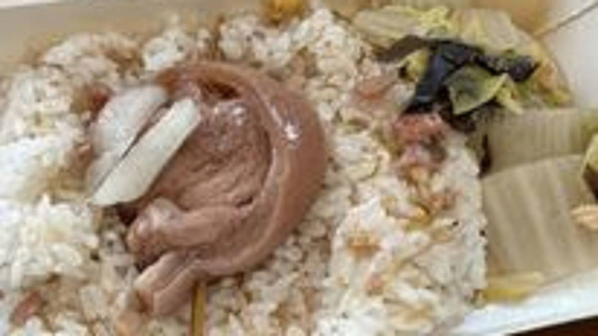 一碗爌肉飯，一頓溫飽、一份親情懷念，一份在地文化。一碗爌肉飯帶給吳韋達無限的真情。彰化爌肉飯就想到阿公，有滿滿的感動與回憶。(翻攝吳韋達臉書)