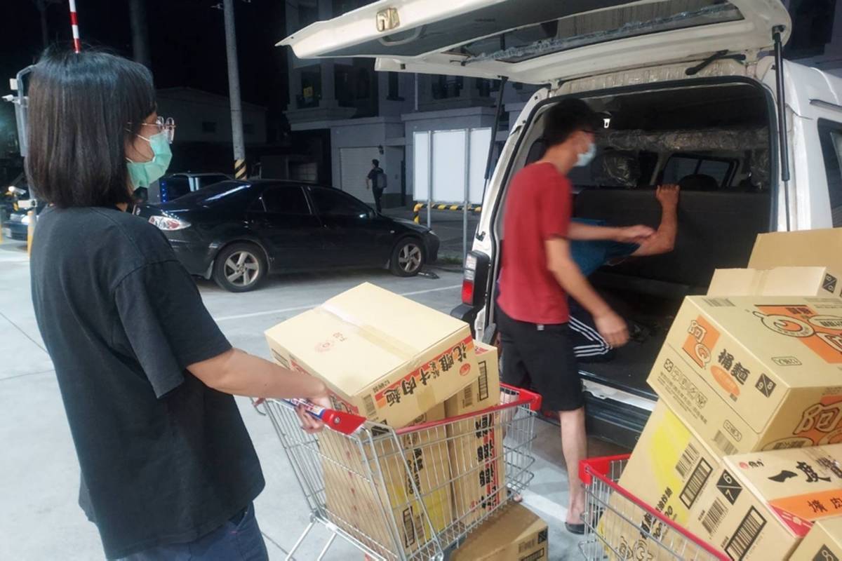 社工確認案家安全(資料照)