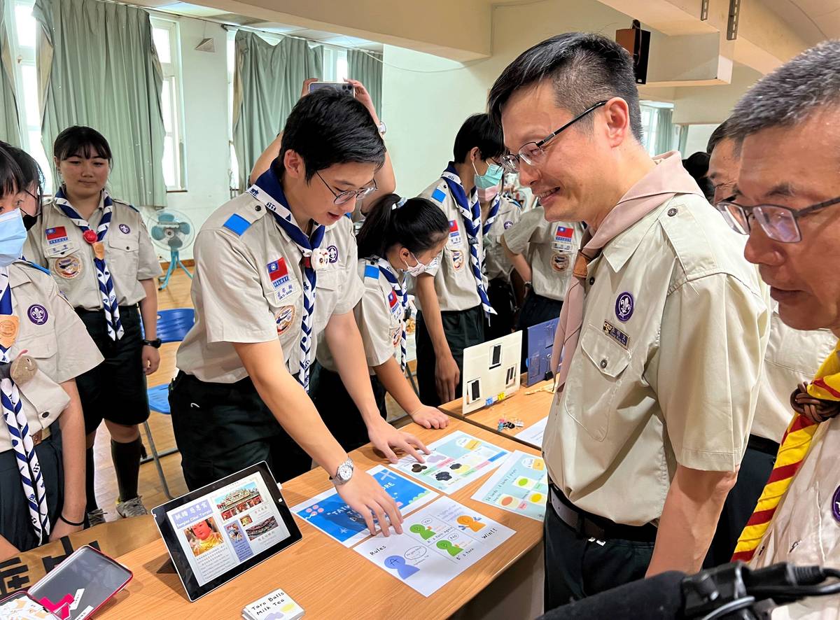 張明文局長參觀文化日體驗攤位