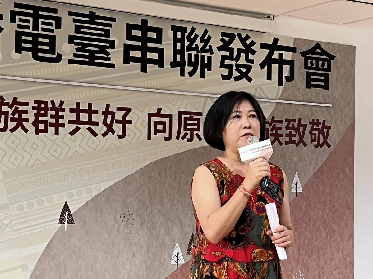 國立教育廣播電台副臺長李方琪表示 最特別的是 族語節目除了在錄音室製播 同時還辦理跟著廣播去遊學活動