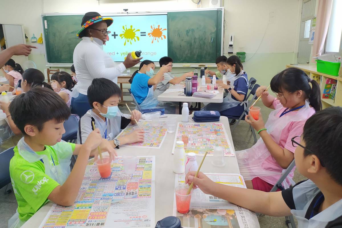 武林國小以藝術主題融入英語文辦理112年度夏令雙語營