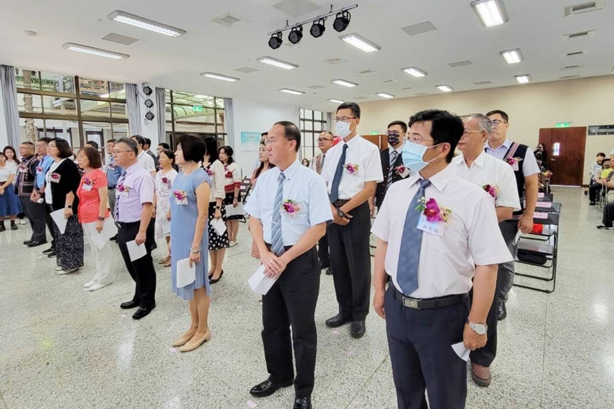 臺東縣舉辦112學年度國中小校長布達交接典禮。
