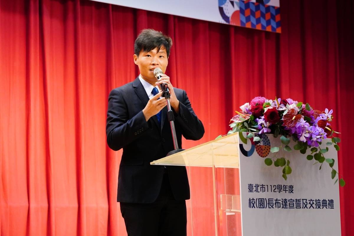中正國中新任林泰安校長認為，新世代校長應兼具專業、真誠、開放與慈愛