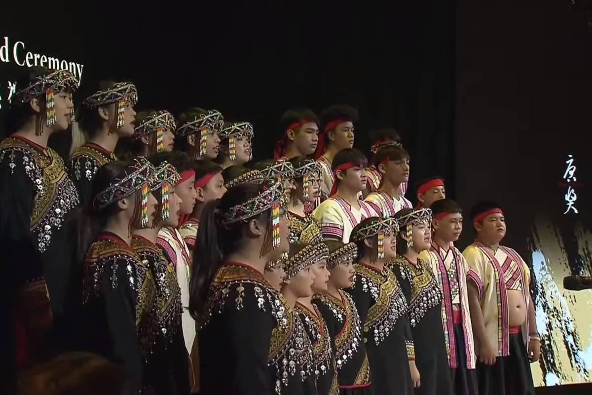高雄達瑪呼合唱團在頒獎典禮演唱各族傳統歌謠