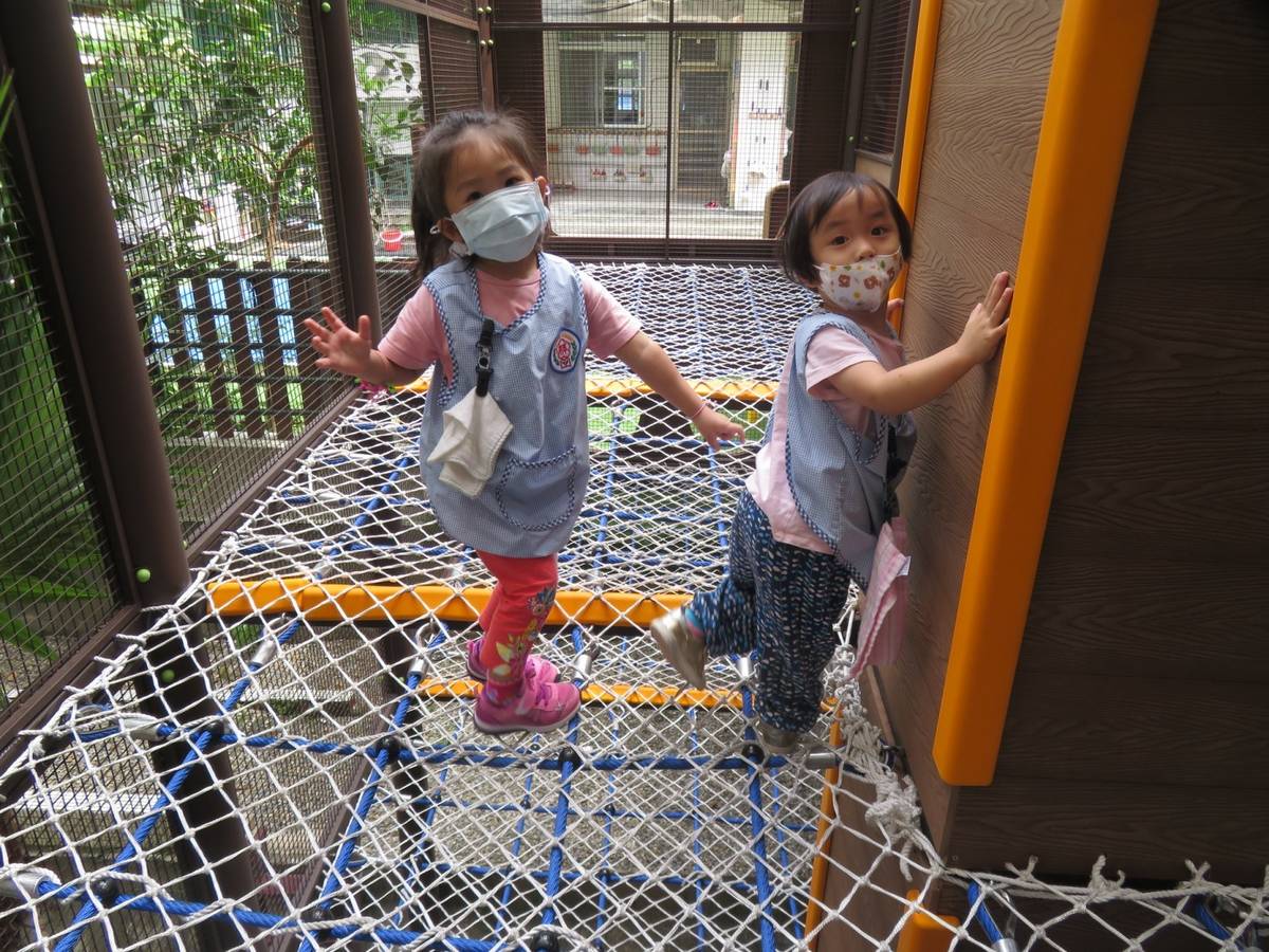 永平國小附設幼兒園遊戲場-規畫多種繩網及攀岩設施