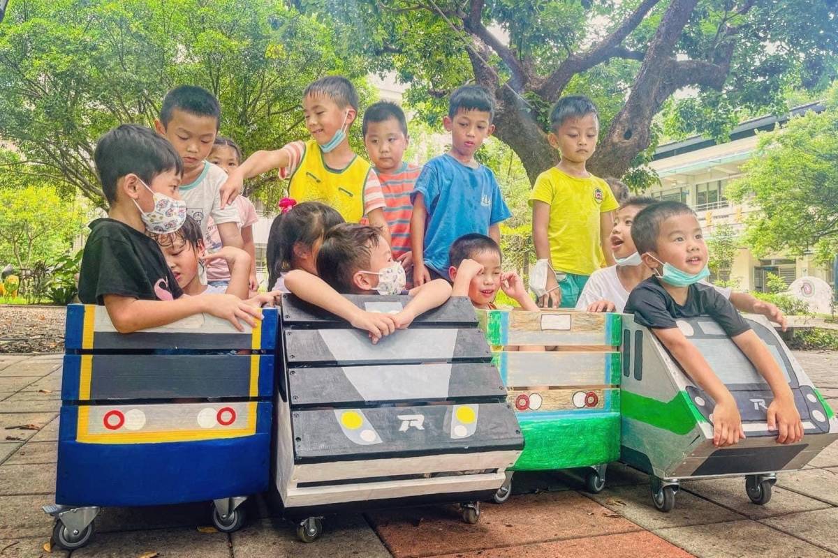 山佳國小附設幼兒園遊戲場-搭火車去旅行