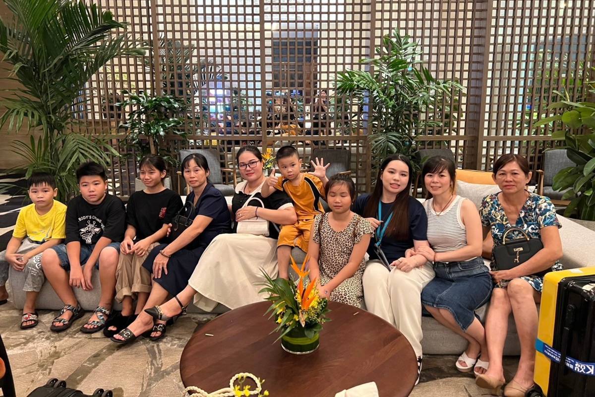 許駱如萱(右3)與越南的親友相見歡