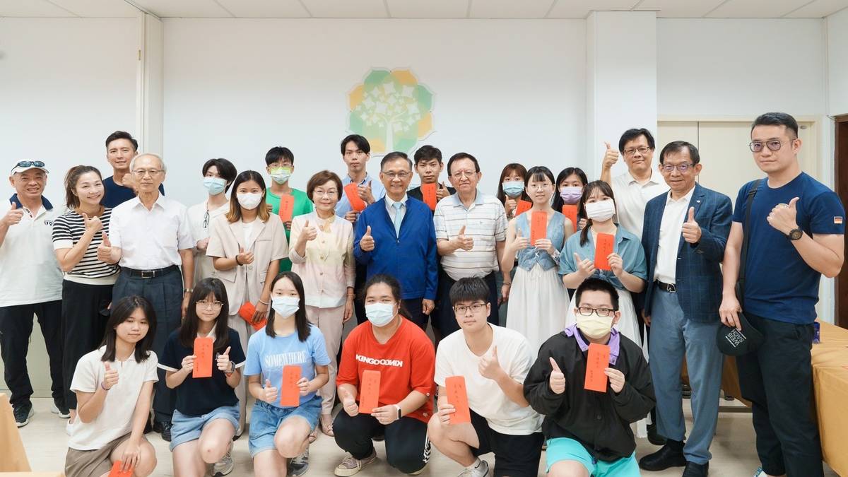 臺北市政府教育局認助清寒學生基金會舉辦「受認助學生考取頂尖學校感恩茶會暨父親節活動」