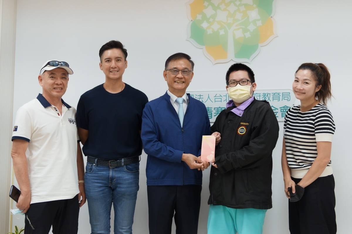 清寒學生將受助獎金用於學費、補習及家用，減輕家人負擔，更能安心求學