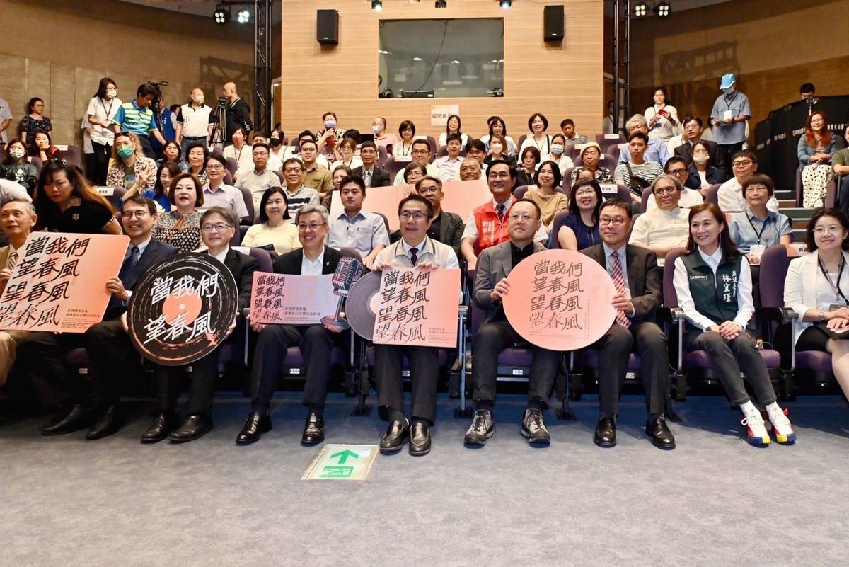 國立臺灣歷史博物館「當我們望春風—臺灣流行音樂90年特展」，行政院長陳建仁出席活動。(行政院提供)