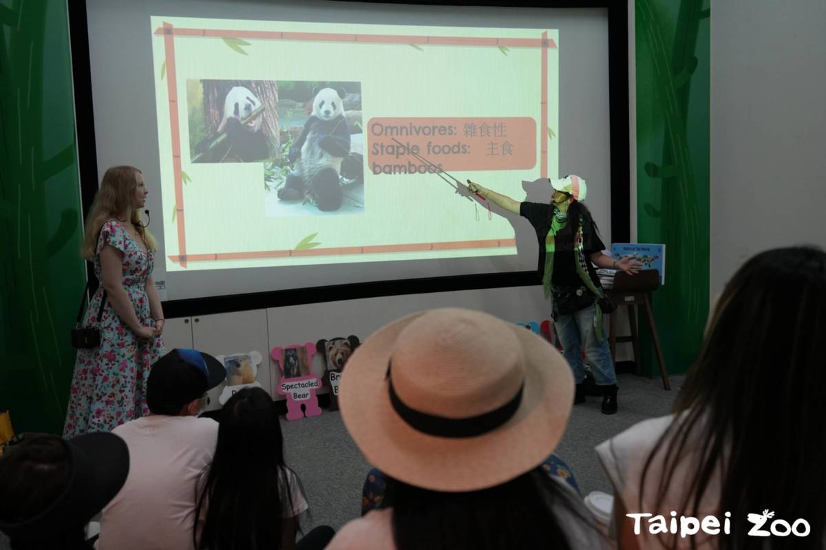 臺北市立動物園攜手國小推出「雙語導覽培訓夏令營」活動 ，用雙語教授動物知識
