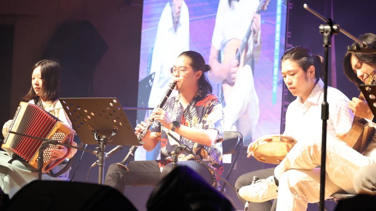 科展之夜由巴西鼓樂隊表演熱情揭開序幕。