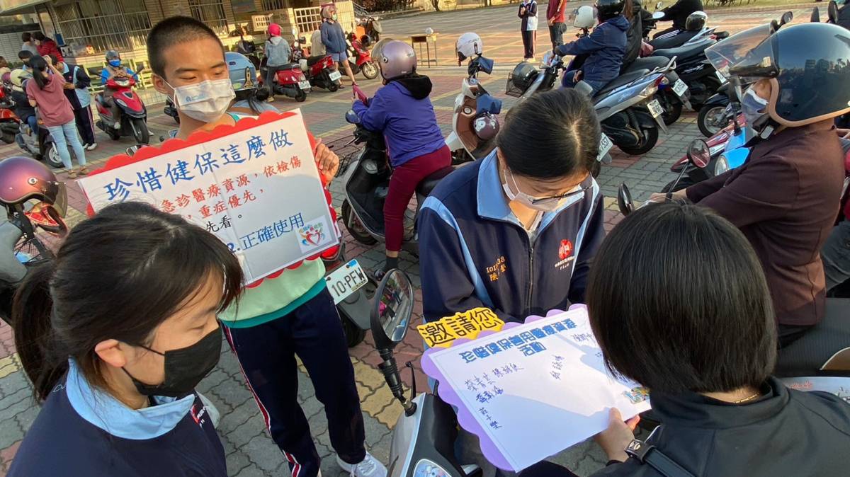111學年度「校園珍惜健保教育實境秀」優良-臺南市復興國中 由學生做起的珍惜健保連署活動，吸引家長響應