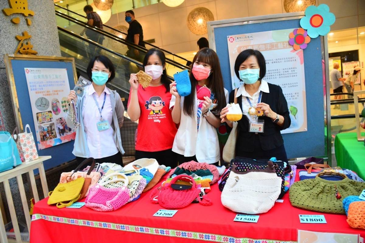臺東馬偕醫院慶祝創院36年，今(15)日在院內恩典廣場辦理院慶活動及社團博覽會。