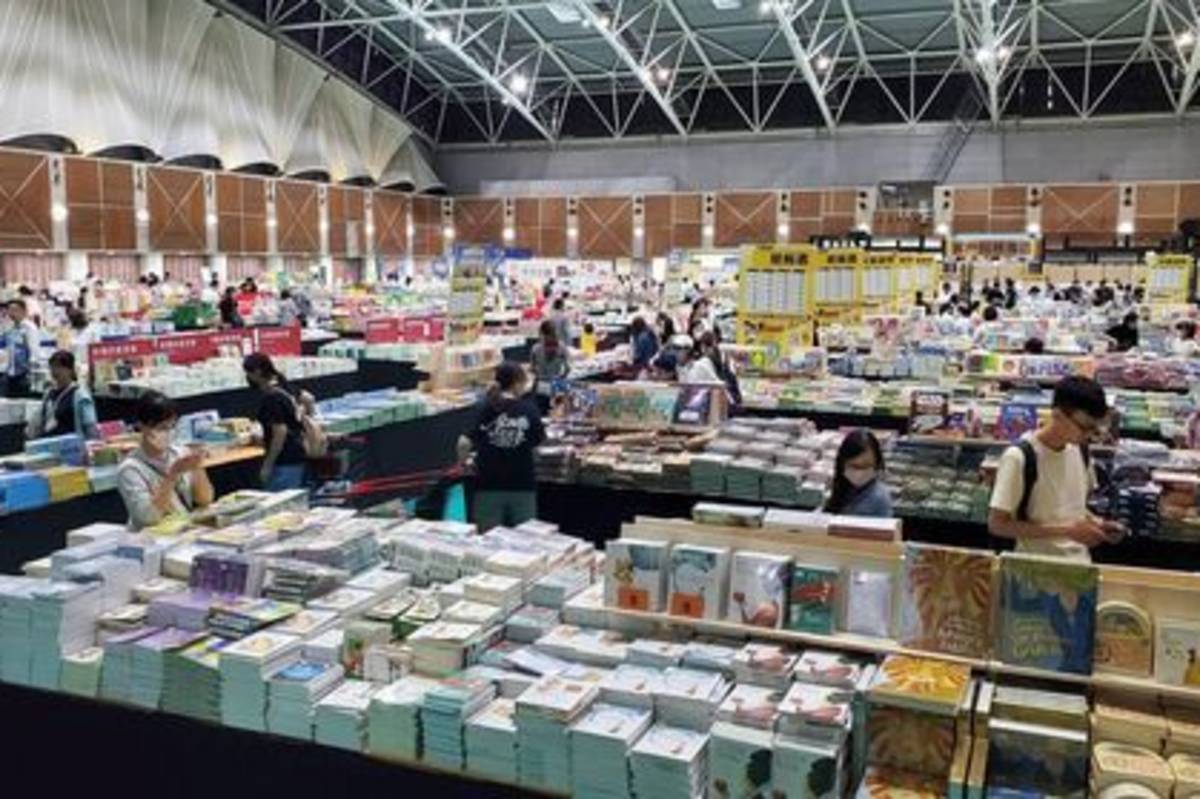 「大野狼國際書展」吸引許多愛書人以及推動英語閱讀教育的老師和家長們來挖寶