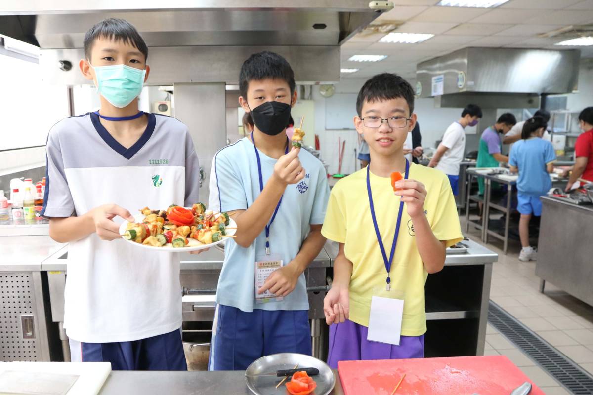 臺北育達高中夢想技職暑假輔導育樂營登場，帶著國中生輕鬆製作料理