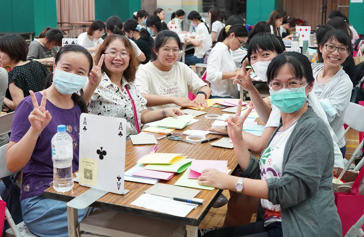 學員製作手工藝