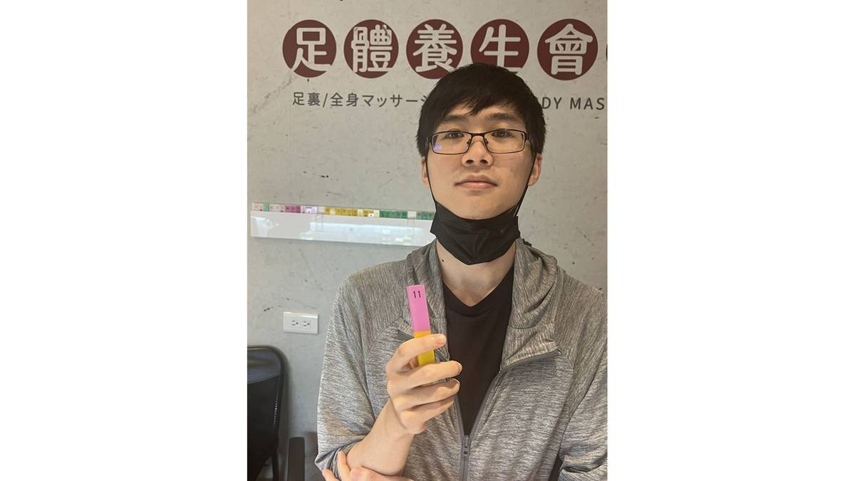 咖啡館轉足底養生館 年幼清寒葉俊宏 產學合作助學子找未來。科技大學暑期實習生