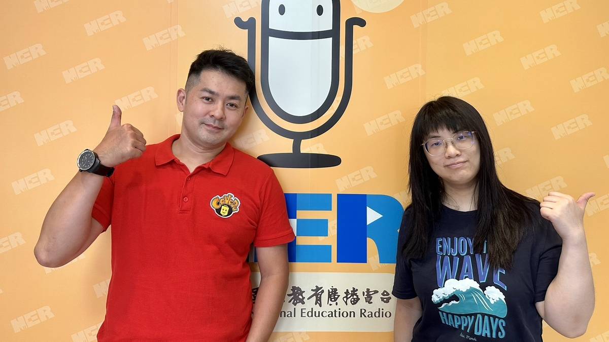 CAVEDU 教育團隊創辦人 曾吉弘(左)