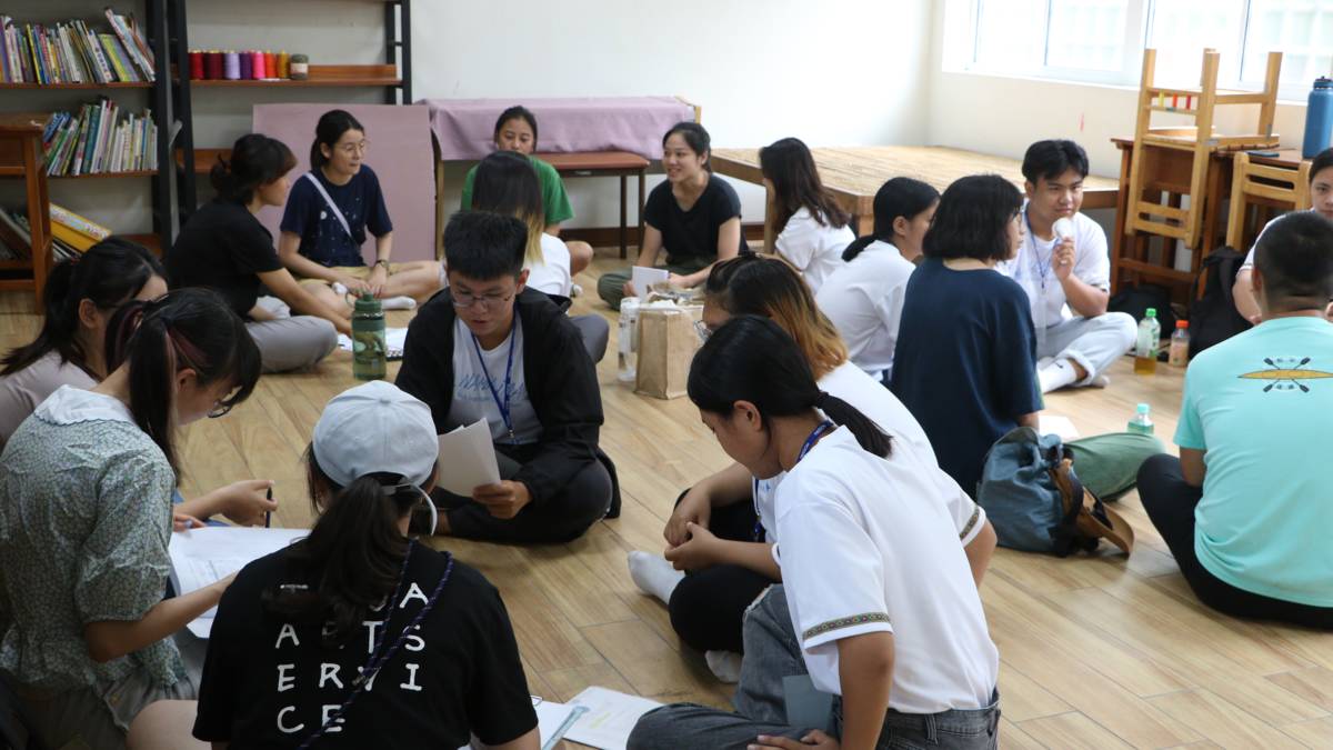 營隊籌備期間，透過團體動力的活動讓北藝大學生與延平鄉大專生互相熟悉（郭庭耘 攝影）
